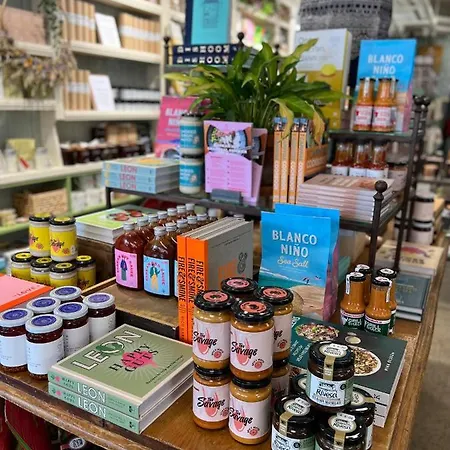 The At Firecastle 招待所 基尔代尔